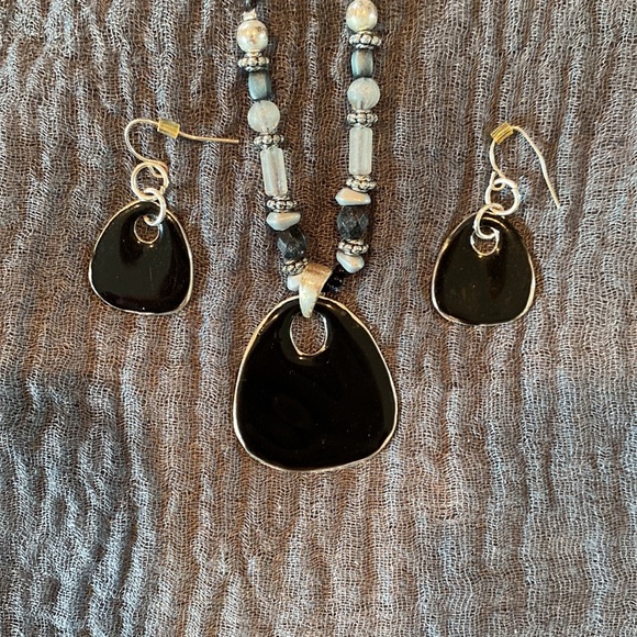 ✨ Black and silver stone statement necklace and earrings set ✨ - Picture 2 of 4